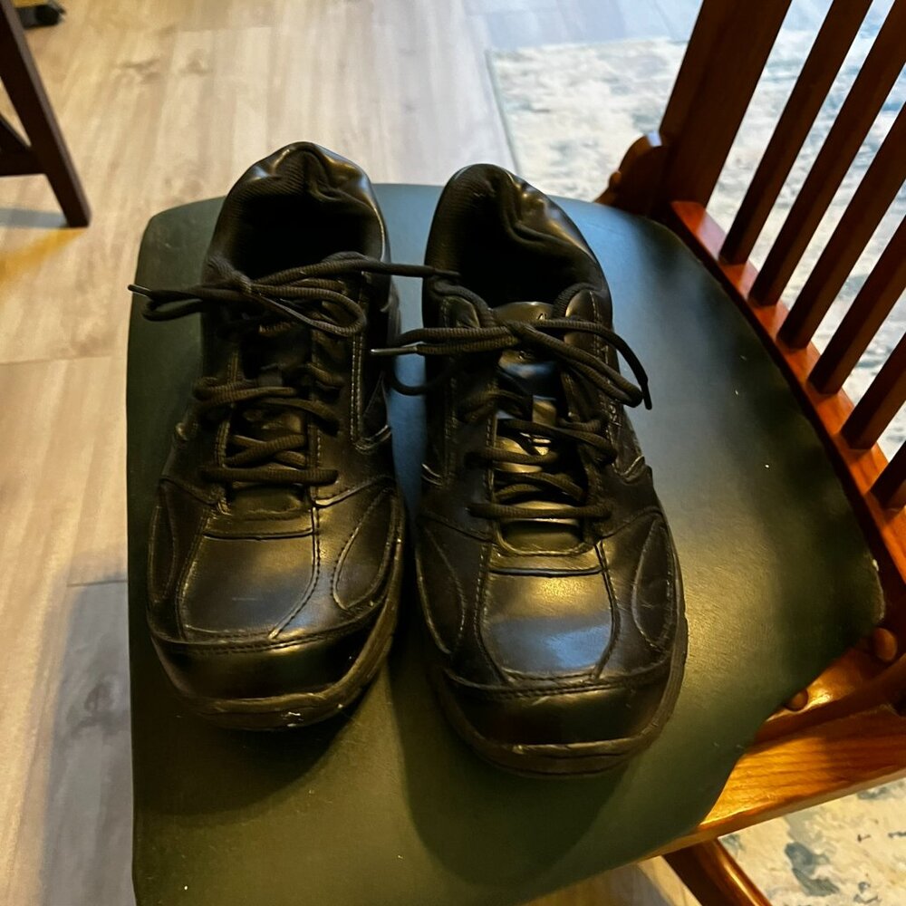 SR Max work shoes slip resistant